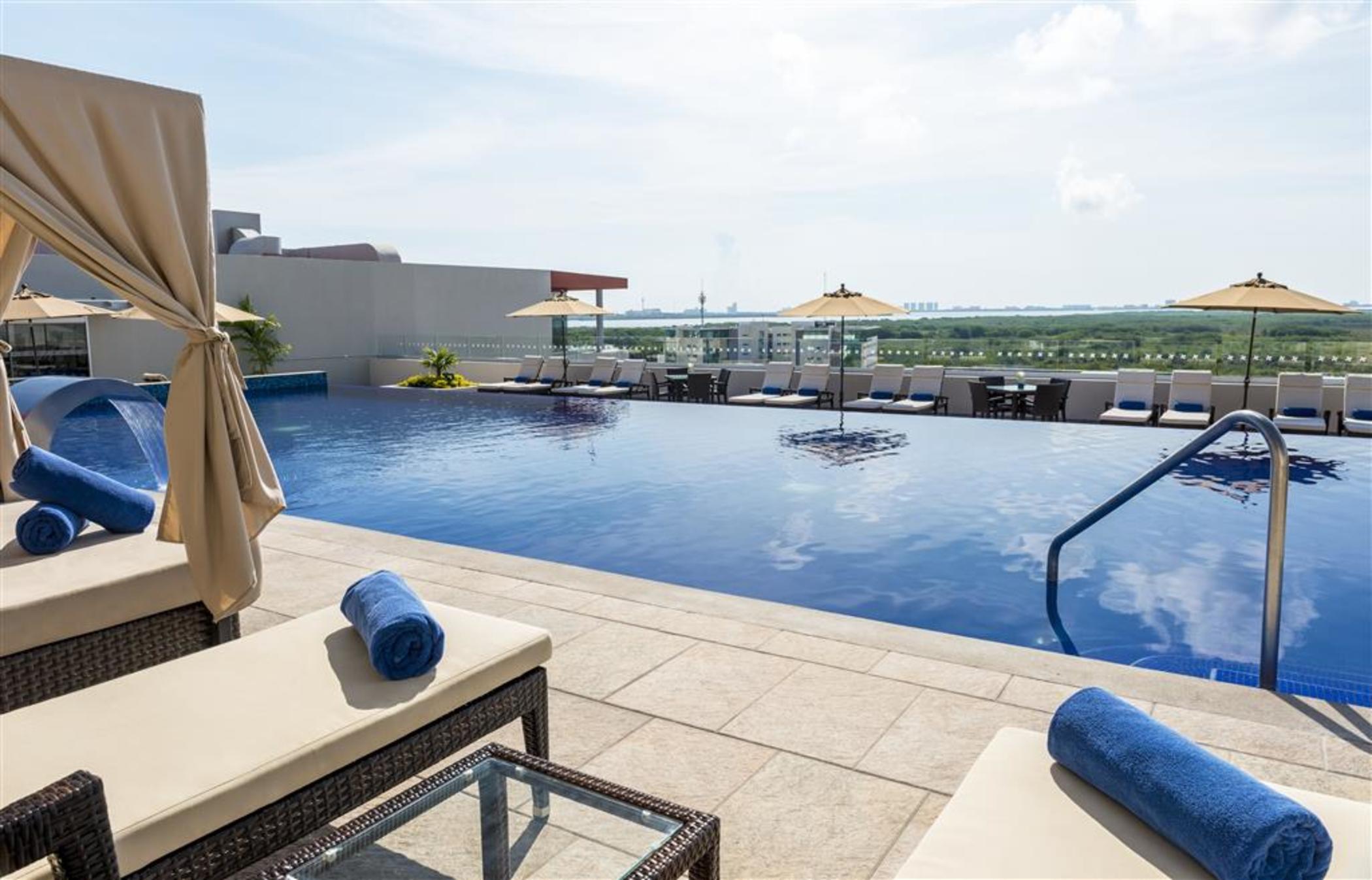 โฟร์ พอยต์ส บาย เชราตัน แคนคัน เซ็นโตร Hotel แคนคูน ภายนอก รูปภาพ